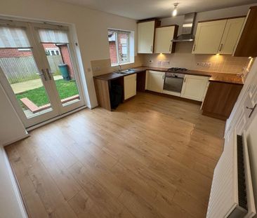 3 bedroom semi-detached house to rent - Photo 6