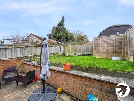 4 bedroom semi-detached house to rent - Photo 3