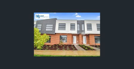 Modern & Spacious 3-Bedroom Townhouse With Air Conditioning - Photo 5