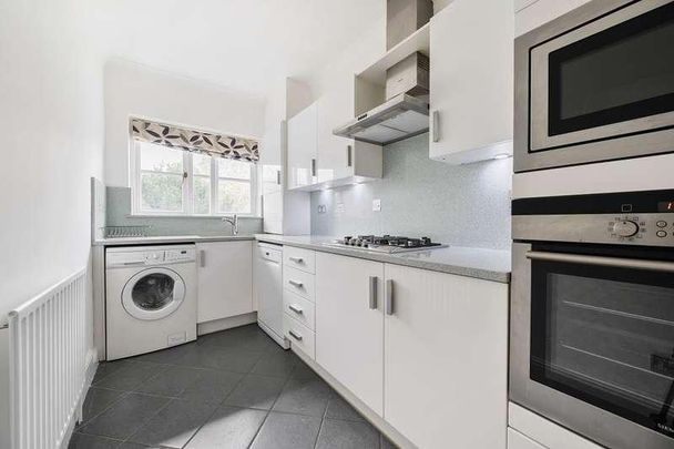 Queens Road, Richmond, TW10 - Photo 1