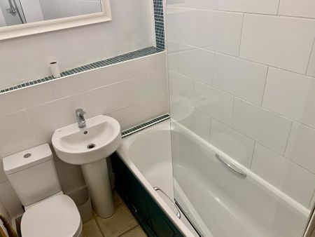 Rosemount Viaduct, Flat A, Aberdeen, AB25 - Photo 3