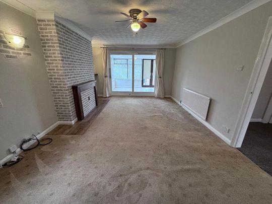 3 bedroom bungalow to rent - Photo 1