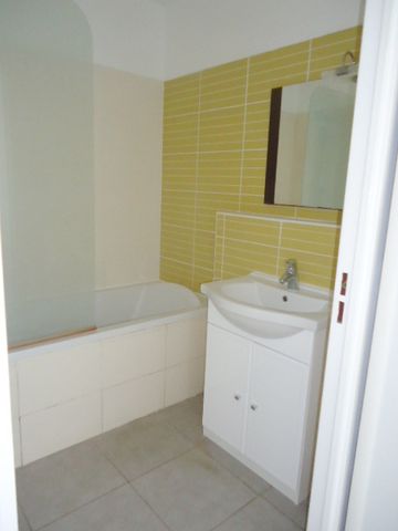 Location Appartement 2 pièces 42m² STE CLOTILDE 97490 - Photo 3