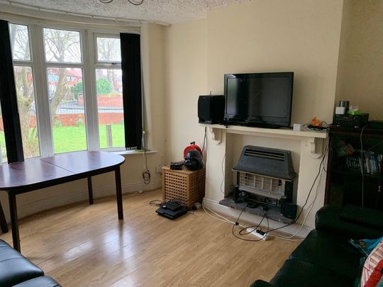 4 bedroom semi-detached house to rent - Photo 1