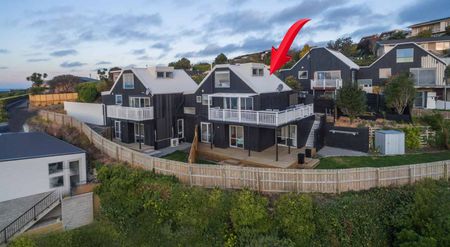 Stunning Views! Fully Furnished. - Photo 2