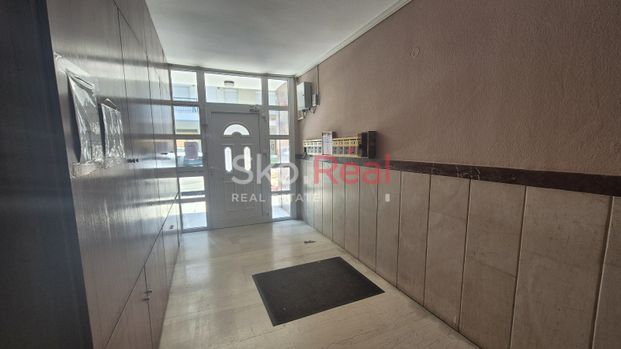ΕΝΟΙΚΙΑΖΕΤΑΙ ΦΟΙΤΗΤΙΚΗ ΓΚΑΡΣΟΝΙΕΡΑ ΕΠΙΠΛΩΜΕΝΗ ΣΤΗΝ ΠΑΠΑΦΗ! - Photo 1