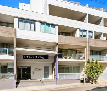 Light-Filled, Modern Apartment in Convenient Location - Photo 6