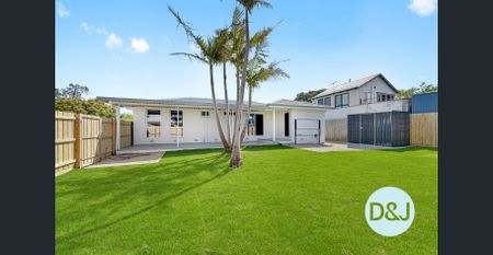 Oversized, Fully Refurbished in the Heart of Mornington - Photo 2