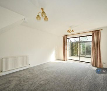2 bedroom end of terrace house to rent - Photo 4