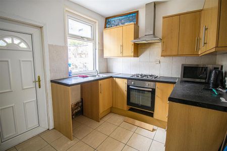 2 bedroom terraced house to rent - Photo 4