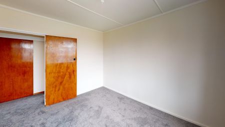 Roslyn - 3 Bedrooms - Photo 3