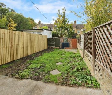 3 bedroom House To Let Total Size: 979 SQ FT - Photo 6