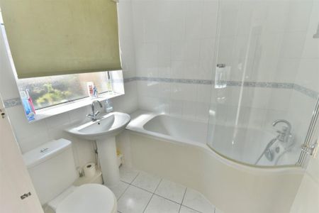 1 bedroom in a house share to rent - Photo 5