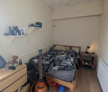 3 bedroom flat to rent - Photo 3