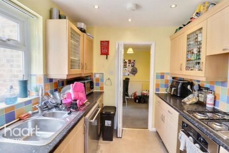 1 bedroom semi-detached house to rent - Photo 3