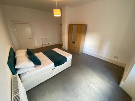 5 bedroom flat to rent - Photo 4