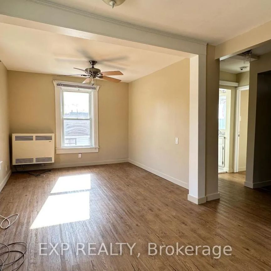 22 CHARLOTTE STREET - Photo 1