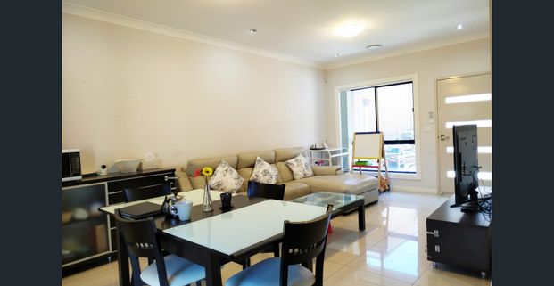 Modern 4-Bedroom Townhouse in Prime Blacktown Location - Photo 1