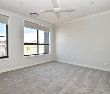 19 Whitebox Street, Orange. - Photo 6