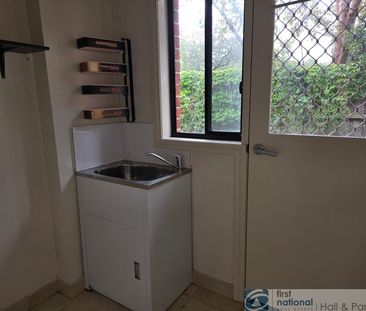 Modern Townhouse - Photo 5