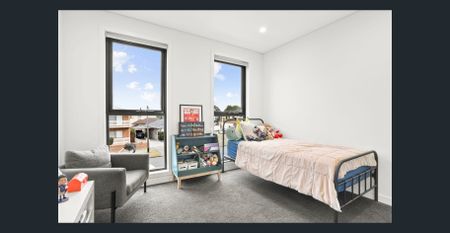 Modern Family Home - Photo 5