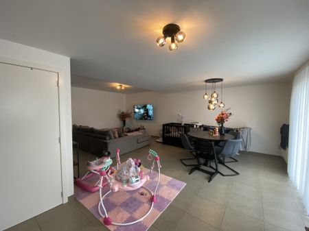 Ruim appartement in het centrum van Baarle-Hertog met dakterras van 23 m²! - Photo 5