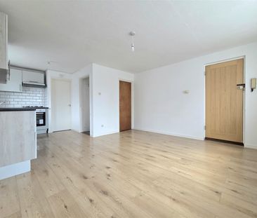 Apartment For Rent 5-7 Clive Road, Portsmouth - Photo 2