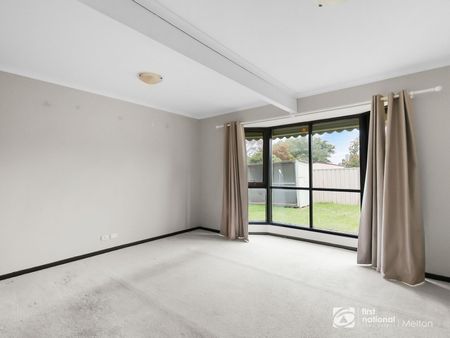 Charming Family Home in Convenient Mewlton West Location - Photo 2