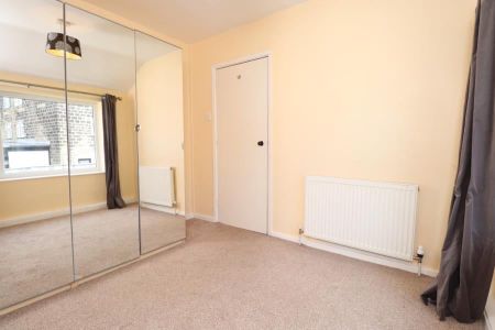 3 Bed Terraced House, Springfield Rise, LS18 - Photo 5