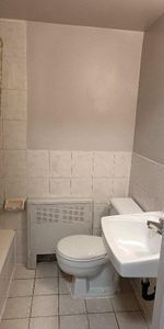 logement à louer 21/2 poêle, frigo inclus. chauffage électricité et eau chaude inclus. Pas d'animaux - Photo 3