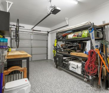 Chic Two-Bedroom Retreat in a Peaceful Location - Photo 5