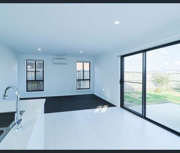 31 Platypus Chase, Beveridge, Vic 3753 - Photo 1