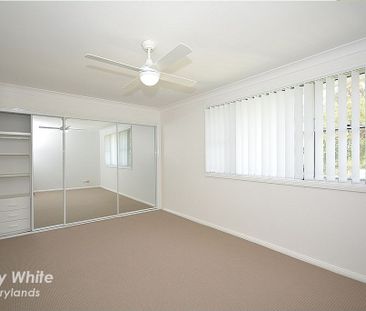 3 bedroom, 2 bathroom Townhouse - Photo 5