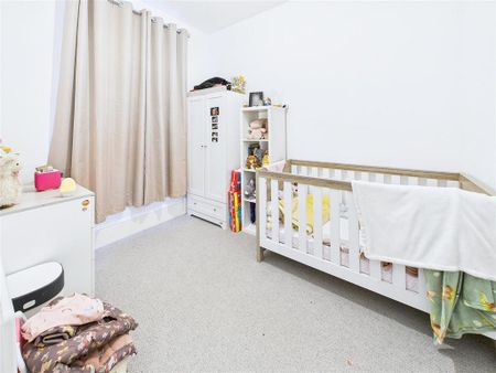 3 bedroom flat to rent - Photo 3