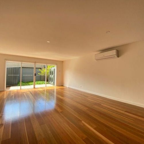 Stylish Northcote Living! - Photo 1