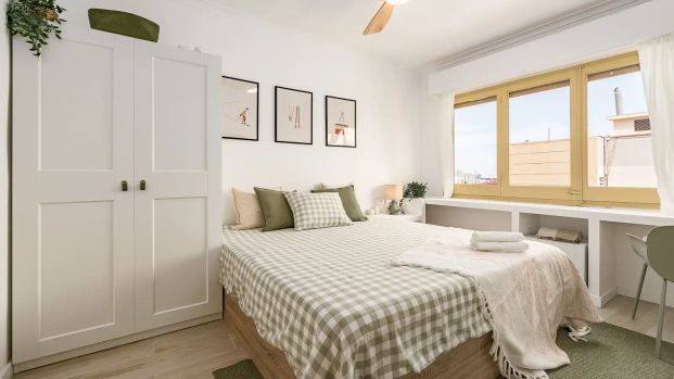 Room in a shared 4-bedroom apartment for rent in El Camp de l'Arpa del Clot, all bills included - Photo 1