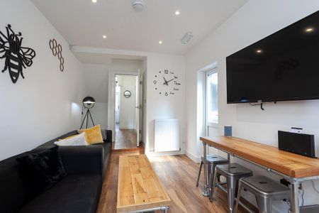 6 bedroom terraced house to rent - Photo 2