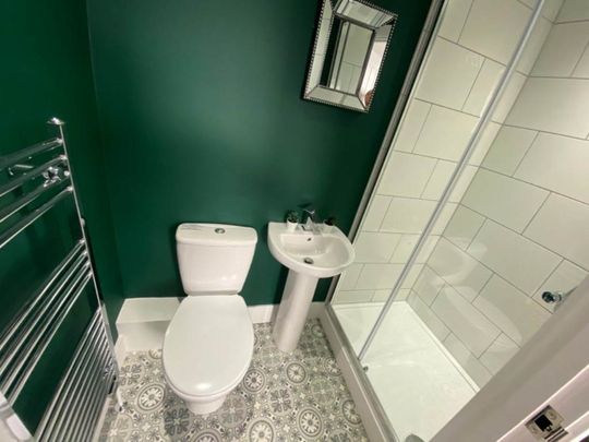 Beechwood Crescent (room 2), Burley, Leeds - Photo 1