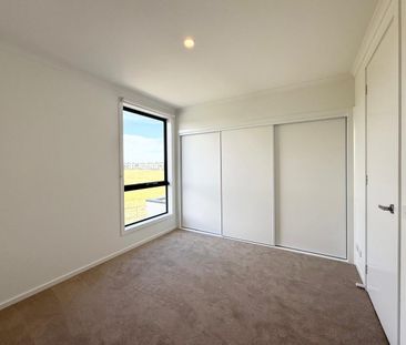 4 bedroom 2 bathroom 1 toilet 1 garage 1 family room 3 level townhouse - Photo 6