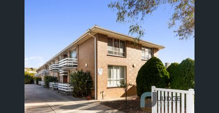 Modern Two Bedroom Apartment - Photo 4