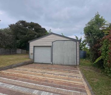 Fabulous Layout - Large Family Home - Genuine Long Term - Photo 2