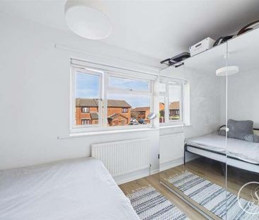 The Spinney, Leeds, LS9 - Photo 2