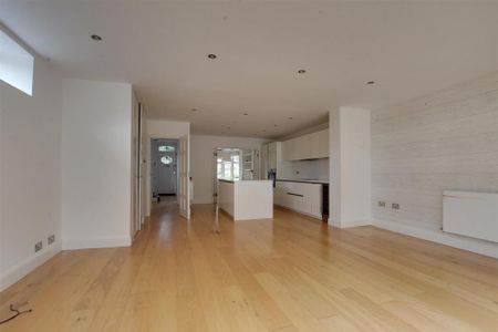 4 bedroom semi-detached house to rent - Photo 3