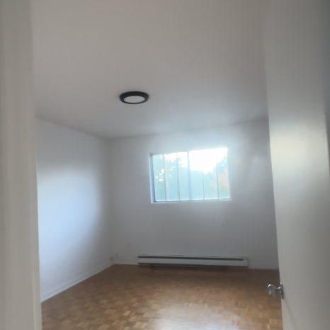 4 1/2 Longueuil pour le 1 nov. - Photo 1