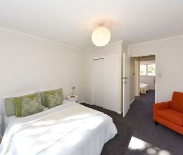 Charming 2BR Townhouse close to the University - Photo 2