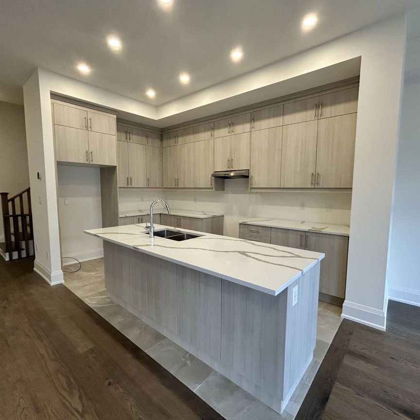 For Lease - 3303 Taha Gardens, Oakville, Ontario - Photo 1