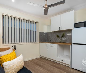 Furnished + Incl Bills + WiFi - Photo 2