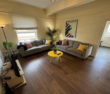 1 bedroom in a flat share to rent - Photo 2