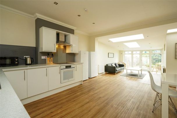 5 bedroom semi-detached house to rent - Photo 1