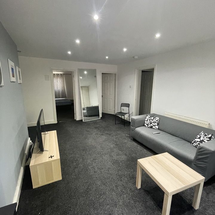 2 Bed Flat, Greenfield Road, L13 - Photo 1
